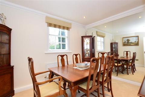 18 Hill Hall, Theydon Mount, Epping, CM16 7QQ