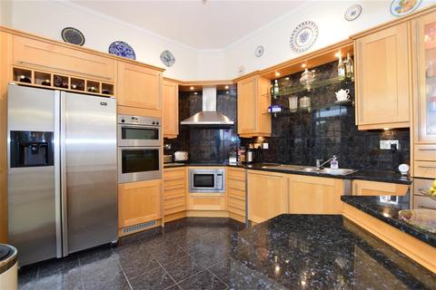 18 Hill Hall, Theydon Mount, Epping, CM16 7QQ