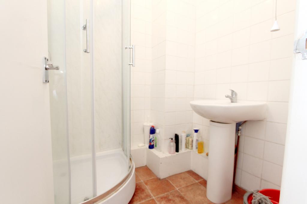 Daybrook Road, LONDON, SW19 5 bed house share £650 pcm (£150 pw)