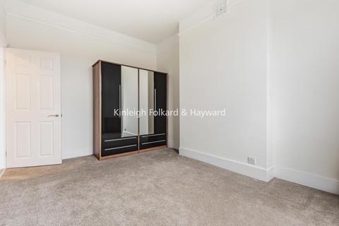 4b Birkhall Road, London, SE6 1TE