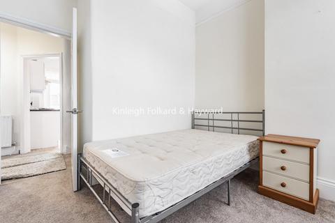 4b Birkhall Road, London, SE6 1TE