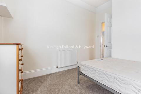 4b Birkhall Road, London, SE6 1TE
