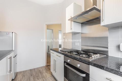 4b Birkhall Road, London, SE6 1TE