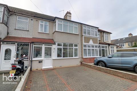 4 Alan Gardens, Romford, RM7 0HD
