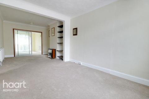 4 Alan Gardens, Romford, RM7 0HD