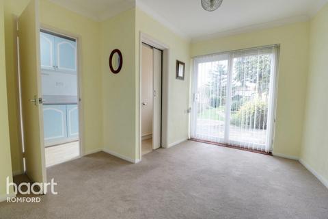 4 Alan Gardens, Romford, RM7 0HD