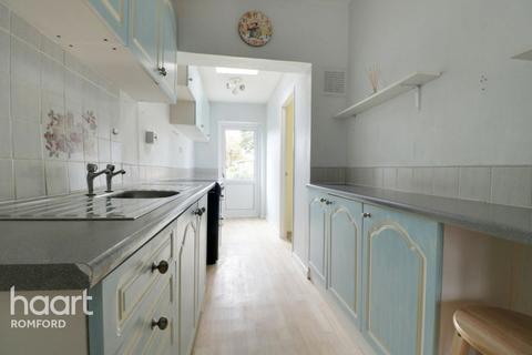 4 Alan Gardens, Romford, RM7 0HD