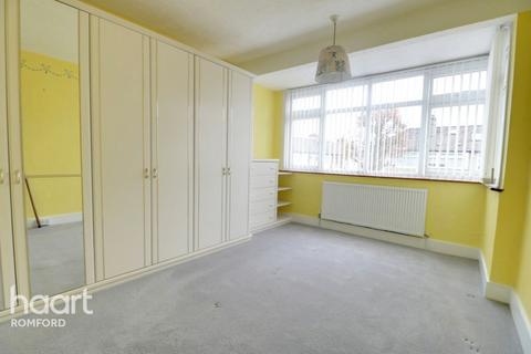 4 Alan Gardens, Romford, RM7 0HD