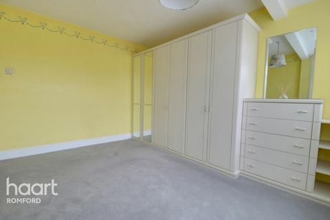 4 Alan Gardens, Romford, RM7 0HD