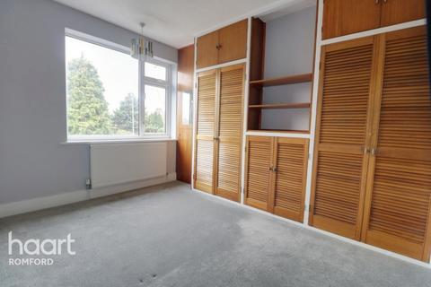 4 Alan Gardens, Romford, RM7 0HD