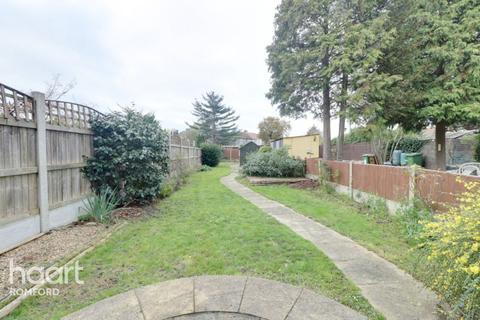4 Alan Gardens, Romford, RM7 0HD