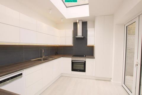 2 bedroom ground floor flat to rent, Thorparch Road, London, SW8 4RS