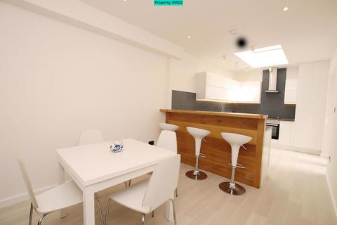 2 bedroom ground floor flat to rent, Thorparch Road, London, SW8 4RS