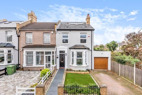 2 Dumbreck Road, London, SE9 1XG