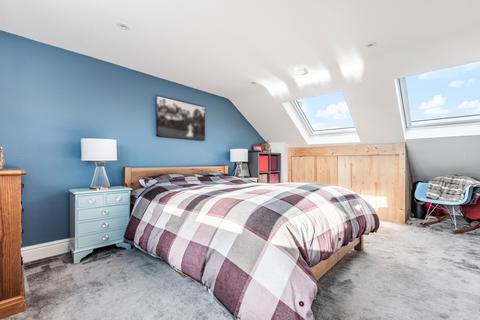 2 Dumbreck Road, London, SE9 1XG