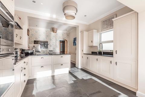 2 Dumbreck Road, London, SE9 1XG