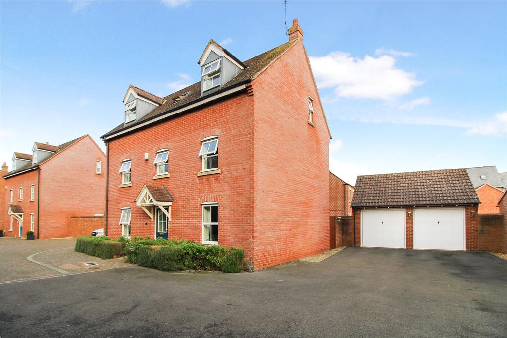 Granica Close, Haydon End, Swindon... 5 bed detached house £400,000