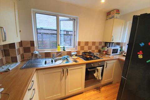 2 bedroom semi-detached house to rent, Birling Close, NG6