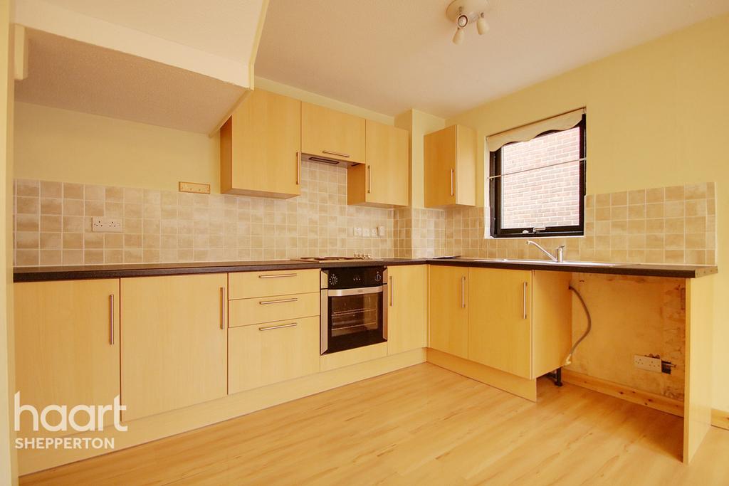 Kelly Close, Shepperton 1 bed end of terrace house £250,000