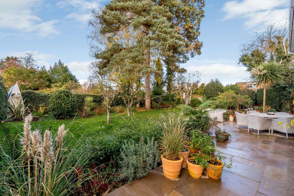 Fay Road, Horsham 5 bed detached house £1,250,000