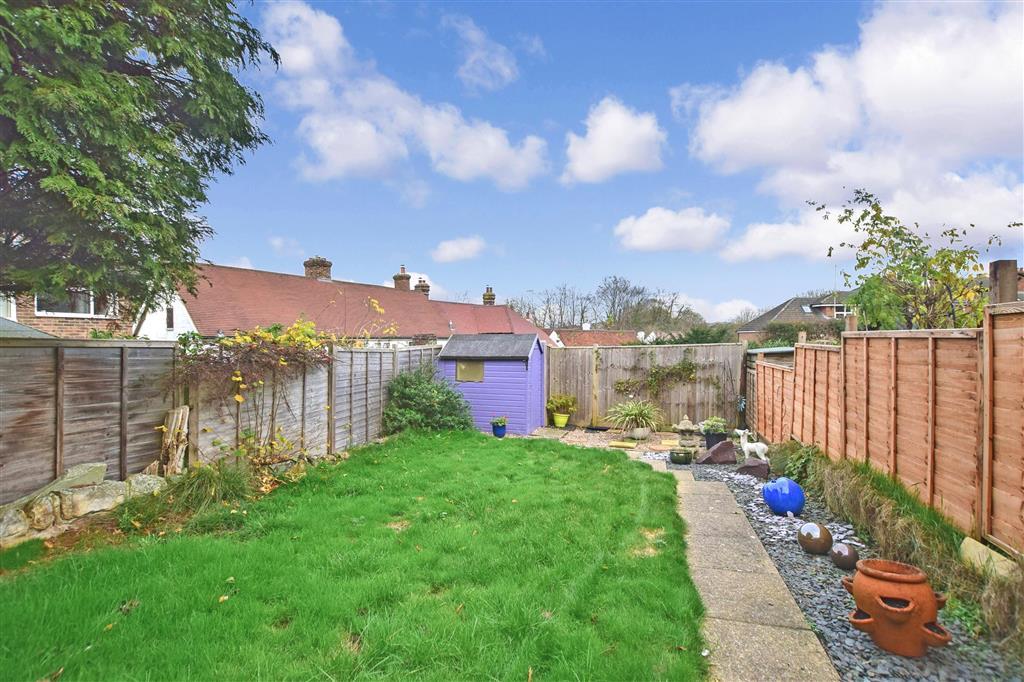 Western Gardens, Crowborough, East Sussex 3 bed end of terrace house