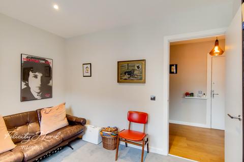 Flat 2, Dimsdale Heights, 4 Spencer Way, London, E1 2PN