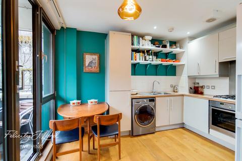 Flat 2, Dimsdale Heights, 4 Spencer Way, London, E1 2PN
