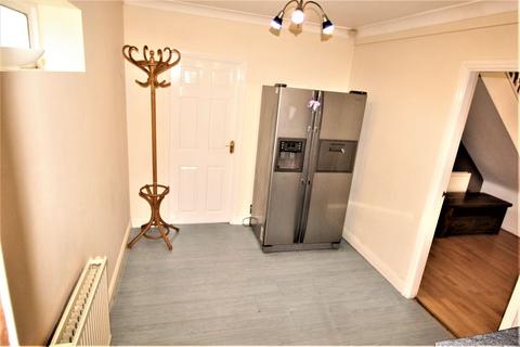 3 bedroom semi-detached house to rent, Buttermere Road, Farnworth, Bolton