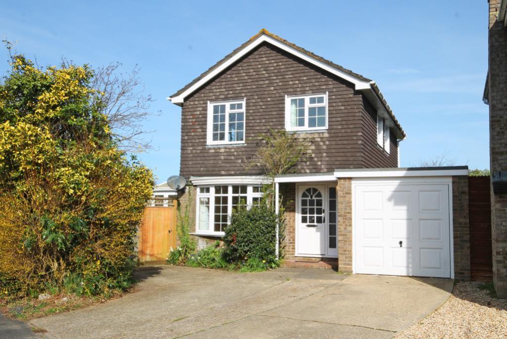 Samber Close, Lymington, Hampshire, SO41 4 bed detached house £1,350