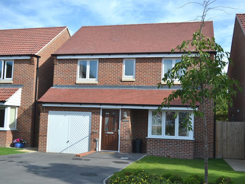 Princess Royal Close, Lymington, Hampshire, SO41 4 bed detached house