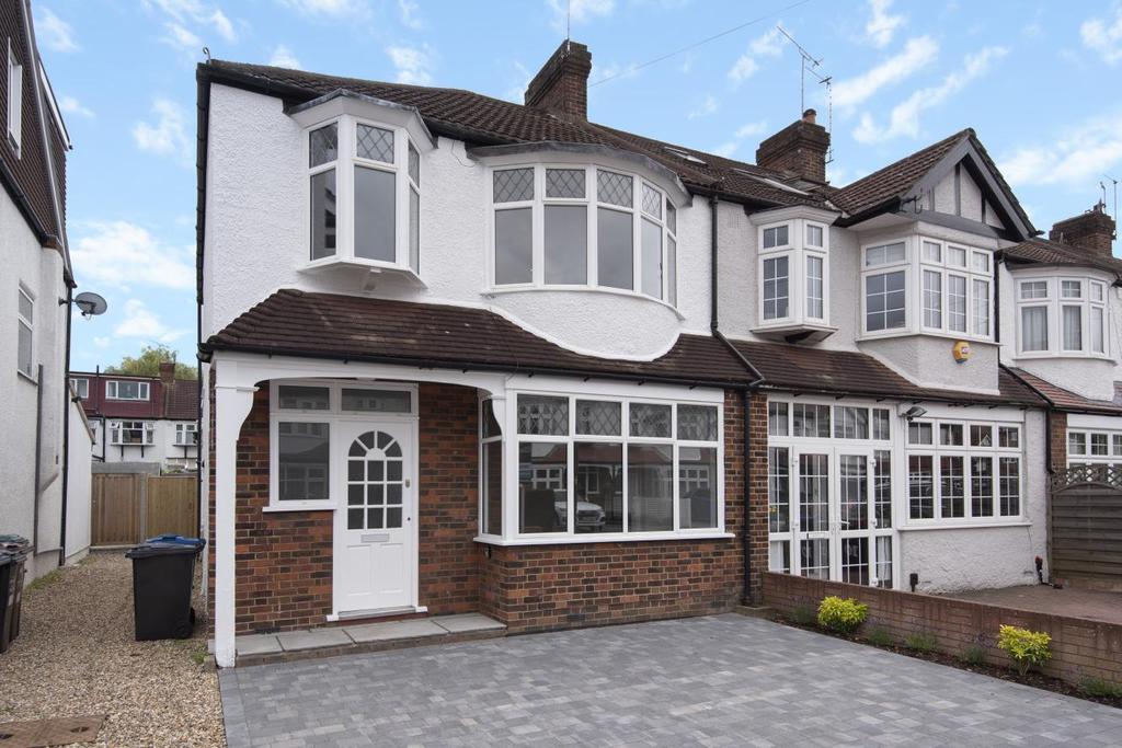 Meadow Close, Raynes Park 4 bed end of terrace house £825,000