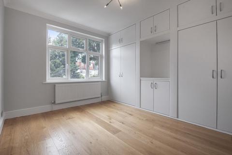 12 Meadow Close, London, SW20 9JB