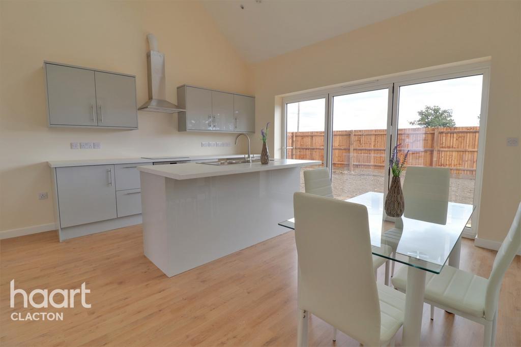 Elm Farm Place, Little Clacton Road 3 bed detached bungalow £350,000