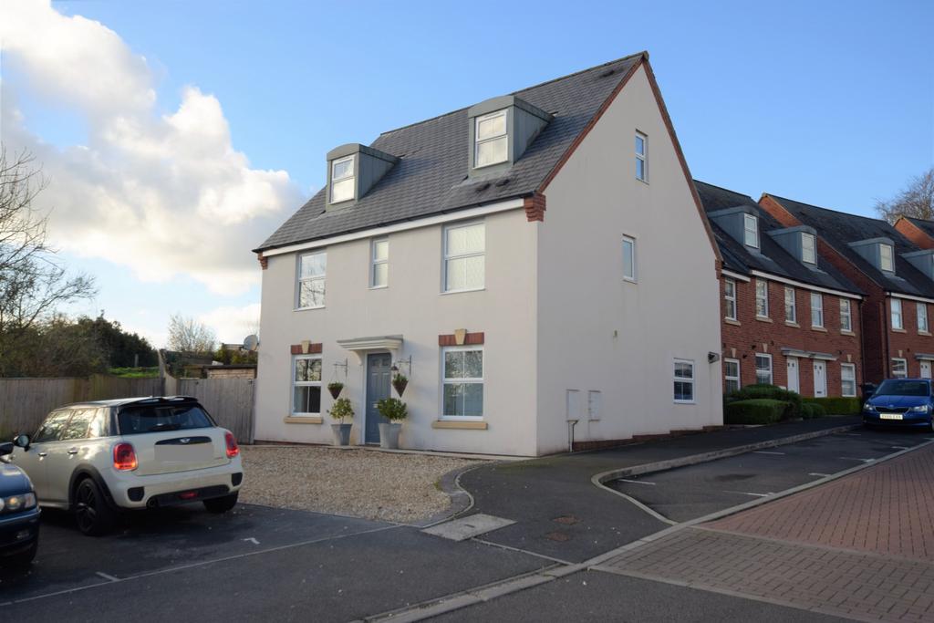 Eton Walk, St Thomas, EX4 5 bed detached house £465,000