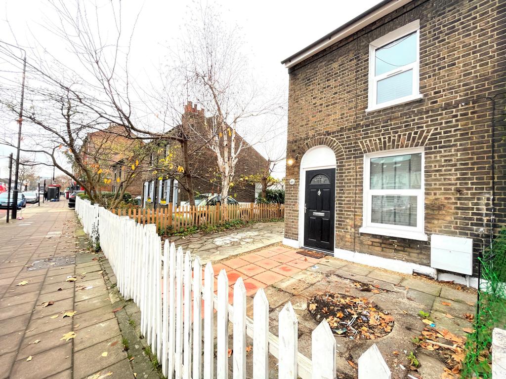 Romford Road, Forest Gate, E7 2 bed semidetached house £1,575 pcm (£363 pw)