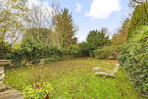 Helford Evelyn Way, Stoke Dabernon, Cobham, KT11 2SJ