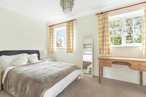 Helford Evelyn Way, Stoke Dabernon, Cobham, KT11 2SJ