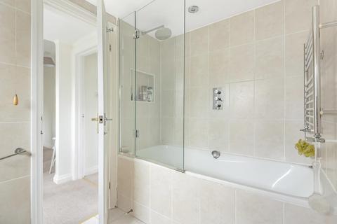 Helford Evelyn Way, Stoke Dabernon, Cobham, KT11 2SJ