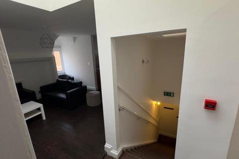 4 bedroom apartment to rent, St Johns House, Merrion Street, Leeds, LS2 8JE