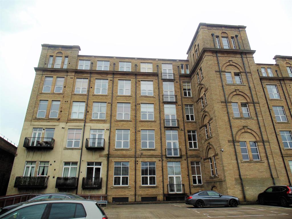 Sprinkwell Mill, 1 Bradford Road, Dewsbury, WF13 2DS 1 bed apartment £460 pcm (£106 pw)