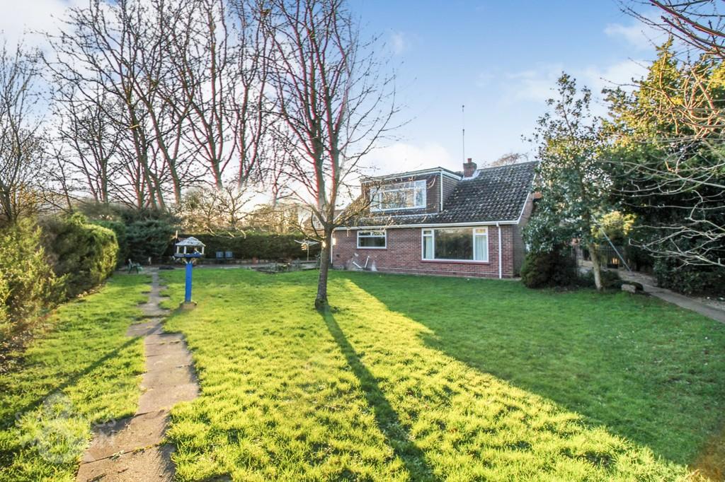 Gull Lane, Framingham Pigot, Norwich 4 bed chalet £425,000