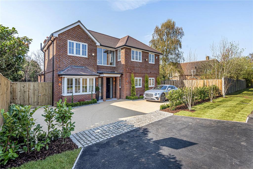 Wattleton Road, Beaconsfield, Buckinghamshire, HP9 4 bed detached house