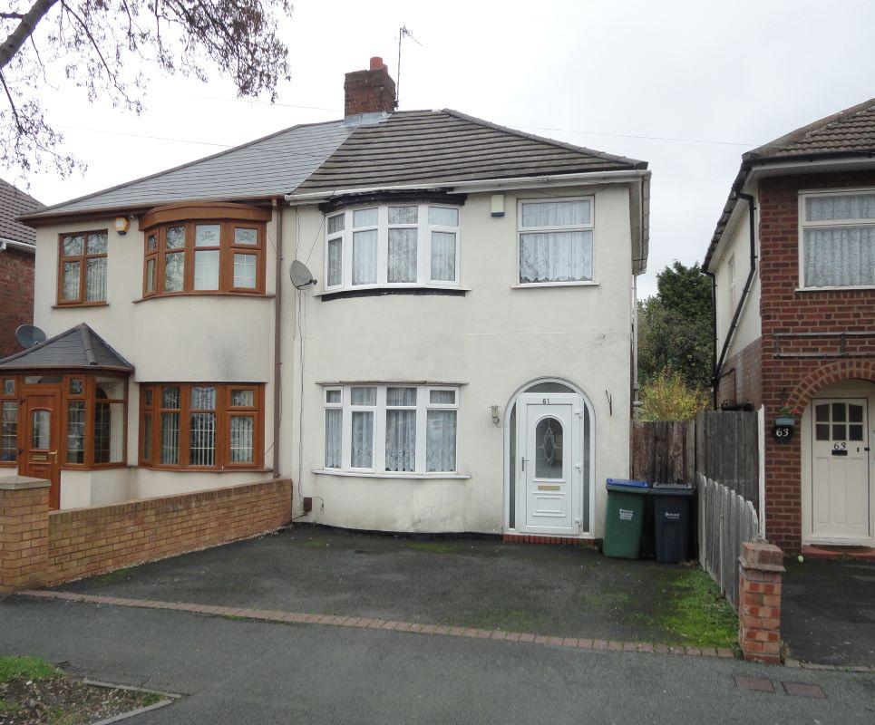 Davis Avenue, Tipton, West Midlands... 3 bed semidetached house £115,000