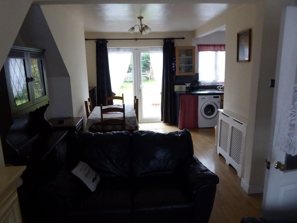 Davis Avenue, Tipton, West Midlands... 3 bed semidetached house £115,000