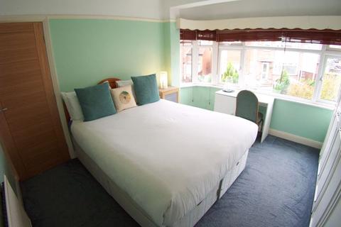14 Ash Gardens, Leeds, LS6 3LD