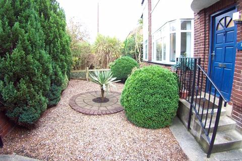 14 Ash Gardens, Leeds, LS6 3LD