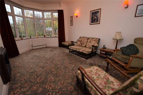 12 Armley Grange Oval, Leeds, LS12 3QJ