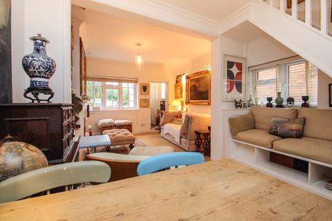 18 Common Road, Claygate, Esher, KT10 0HJ