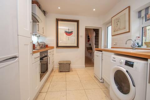 18 Common Road, Claygate, Esher, KT10 0HJ