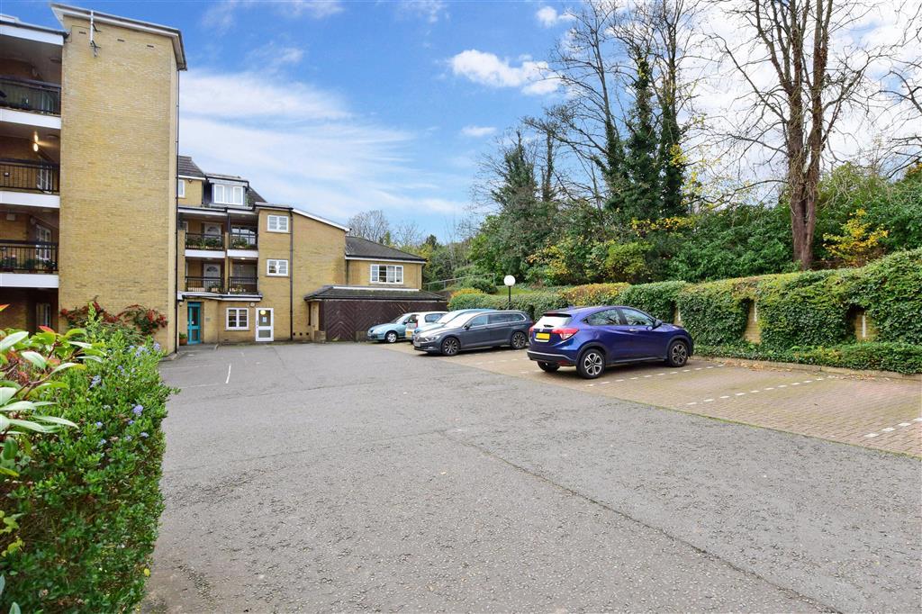 Pampisford Road, Purley, Surrey 2 bed flat for sale - £240,000